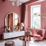 Luxury Pink Suite, Autohalli هلسنكي