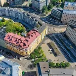 Luxury Pink Suite, Autohalli *