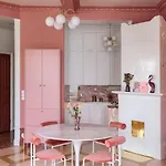 Luxury Pink Suite, Autohalli アパート *