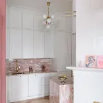 Luxury Pink Suite, Autohalli *