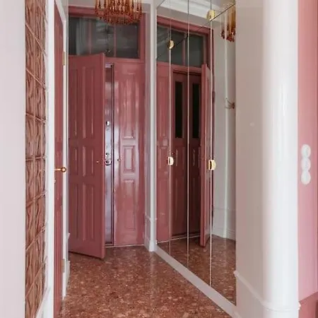 Luxury Pink Suite, Autohalli Apartman *