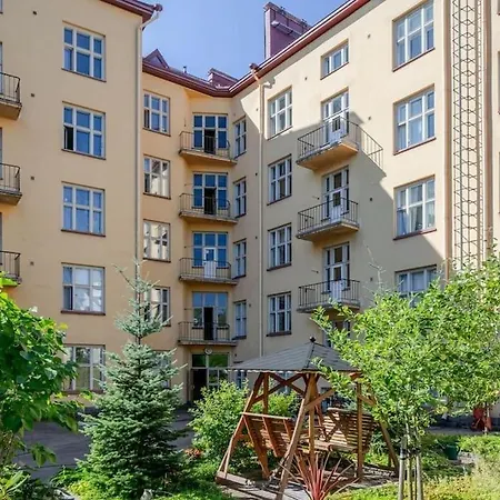 Luxury Pink Suite, Autohalli