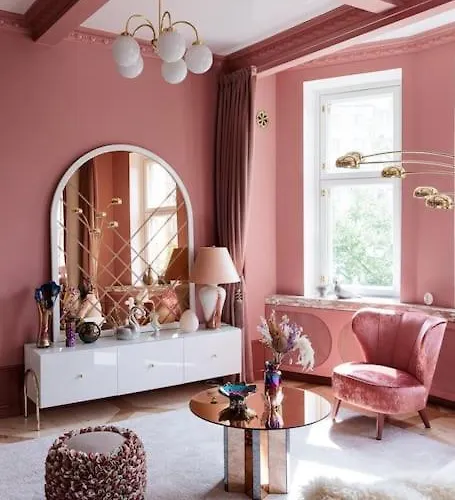 Luxury Pink Suite, Autohalli هلسنكي