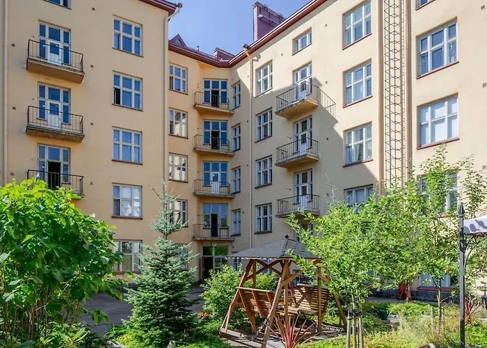 Luxury Pink Suite, Autohalli