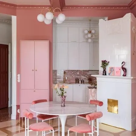 Luxury Pink Suite, Autohalli Apartment *