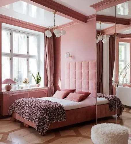 Luxury Pink Suite, Autohalli Appartement